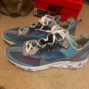 Royal tint element reacts